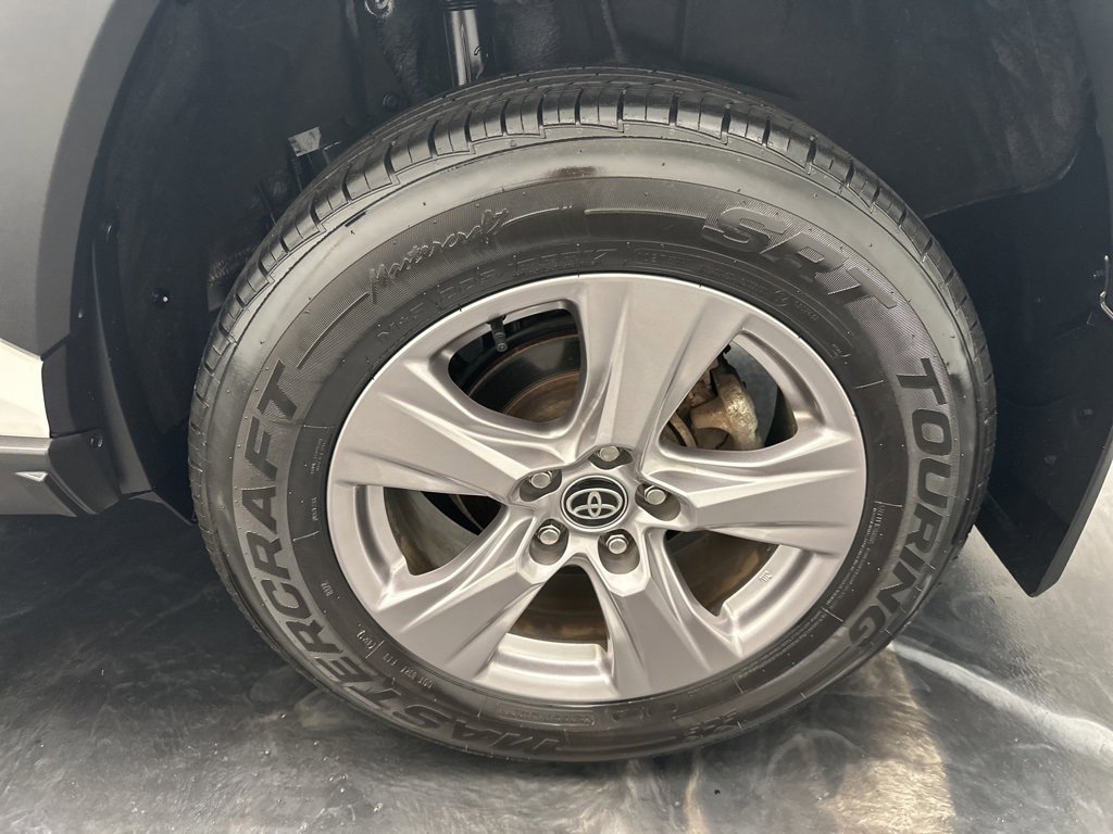 Used 2022 Toyota RAV4 XLE image 29