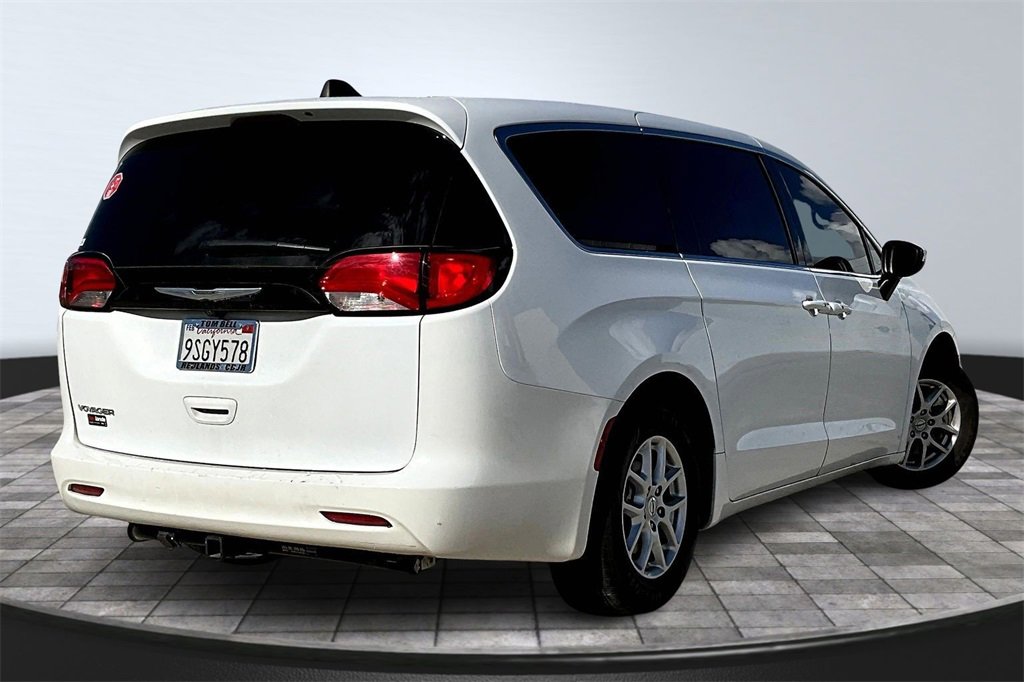 Certified 2023 Chrysler Voyager LX image 14