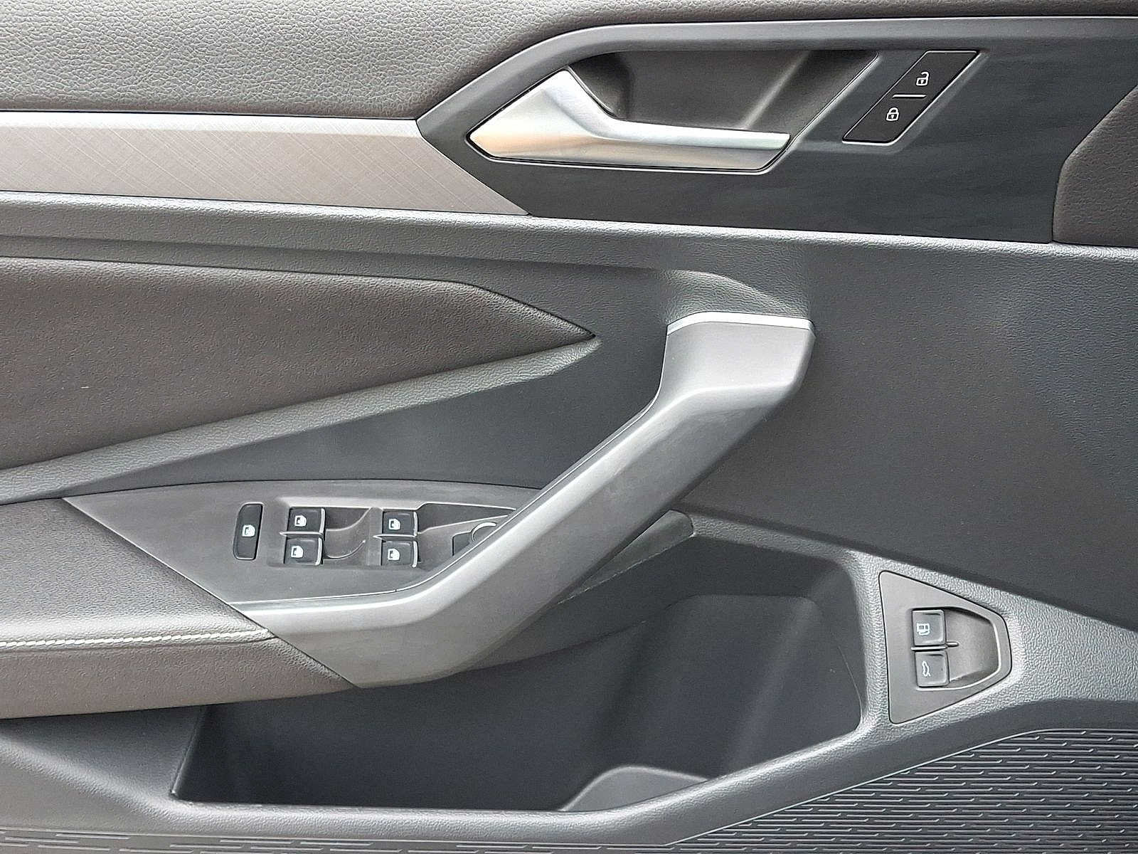 Used 2023 Volkswagen Jetta SE w/ Panoramic Sunroof Package FWD image 16