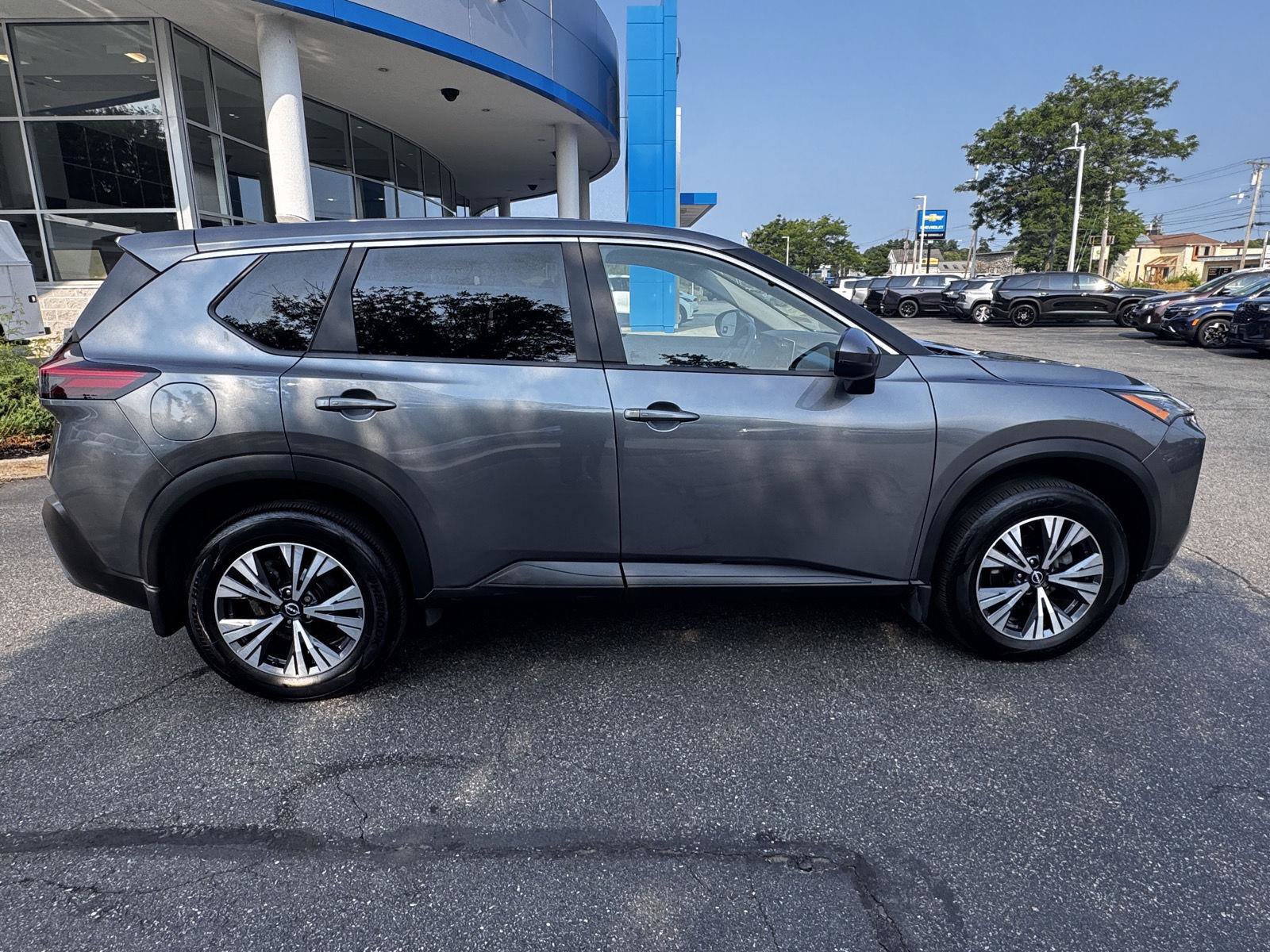 Used 2023 Nissan Rogue SV AWD/4WD image 8