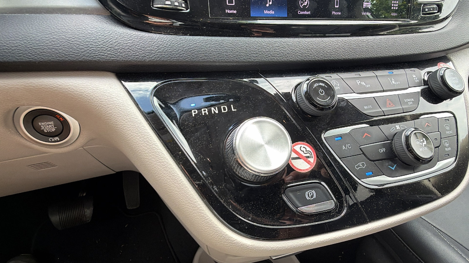 Used 2024 Chrysler Pacifica Touring-L FWD image 29