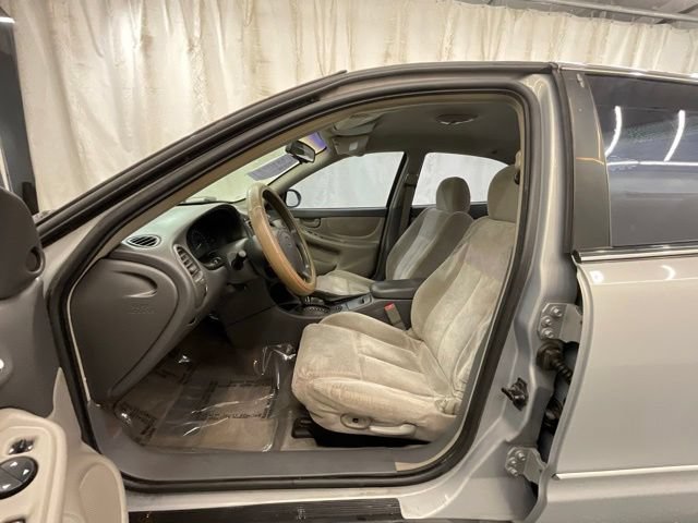 Used 1999 Oldsmobile Alero GL w/ Ashtray & Lighter Pkg FWD image 10