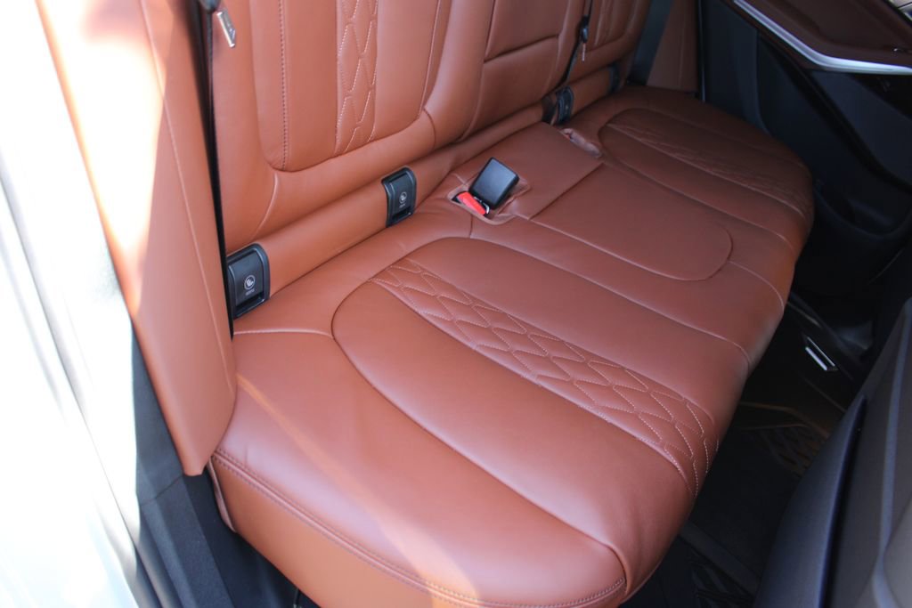 New 2026 BMW X5 M60i w/ Climate Comfort Package image 25