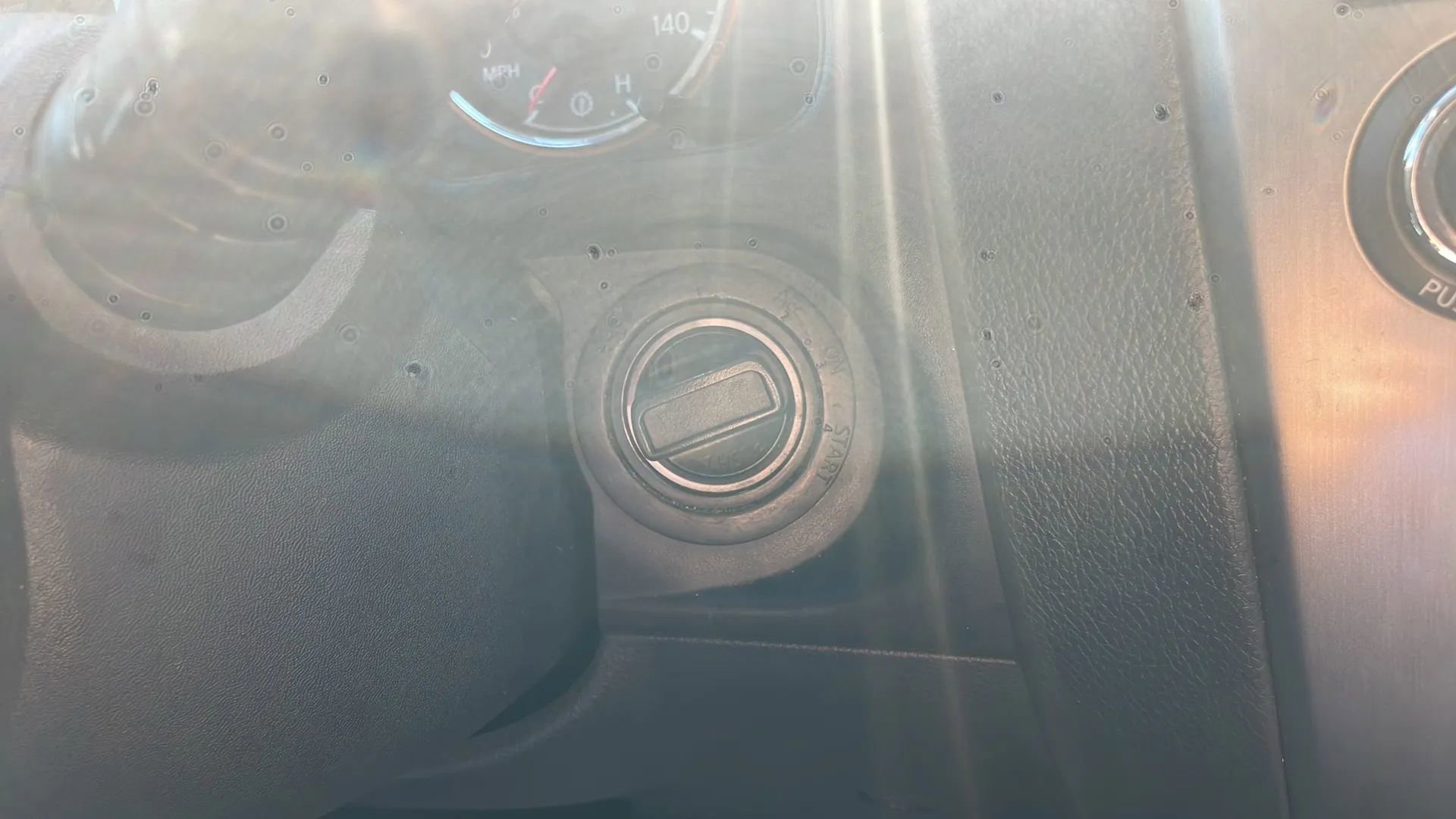 Used 2011 Nissan Armada SL image 32