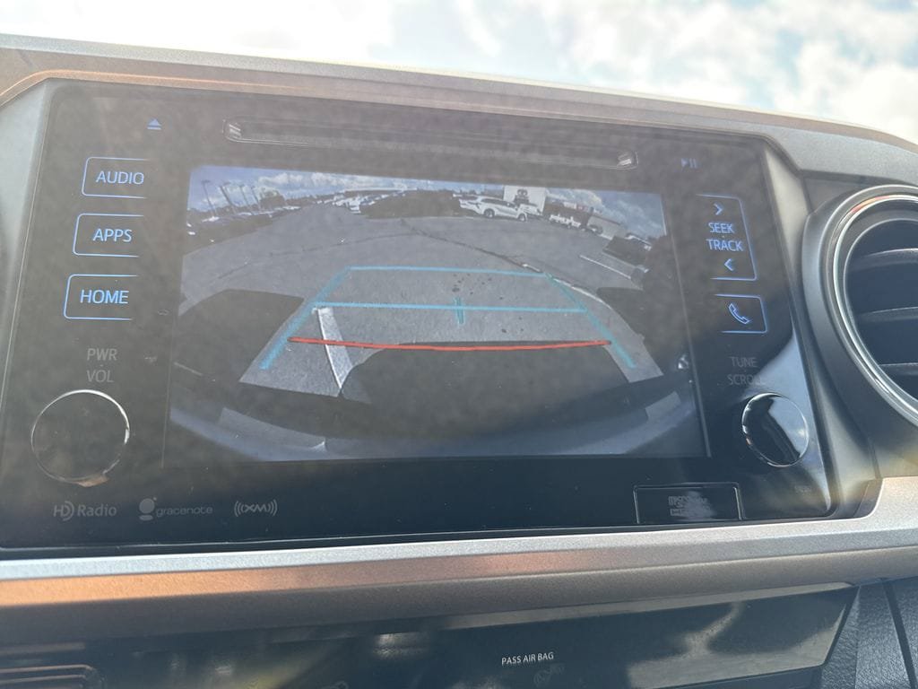 Used 2018 Toyota Tacoma SR5 AWD/4WD image 40