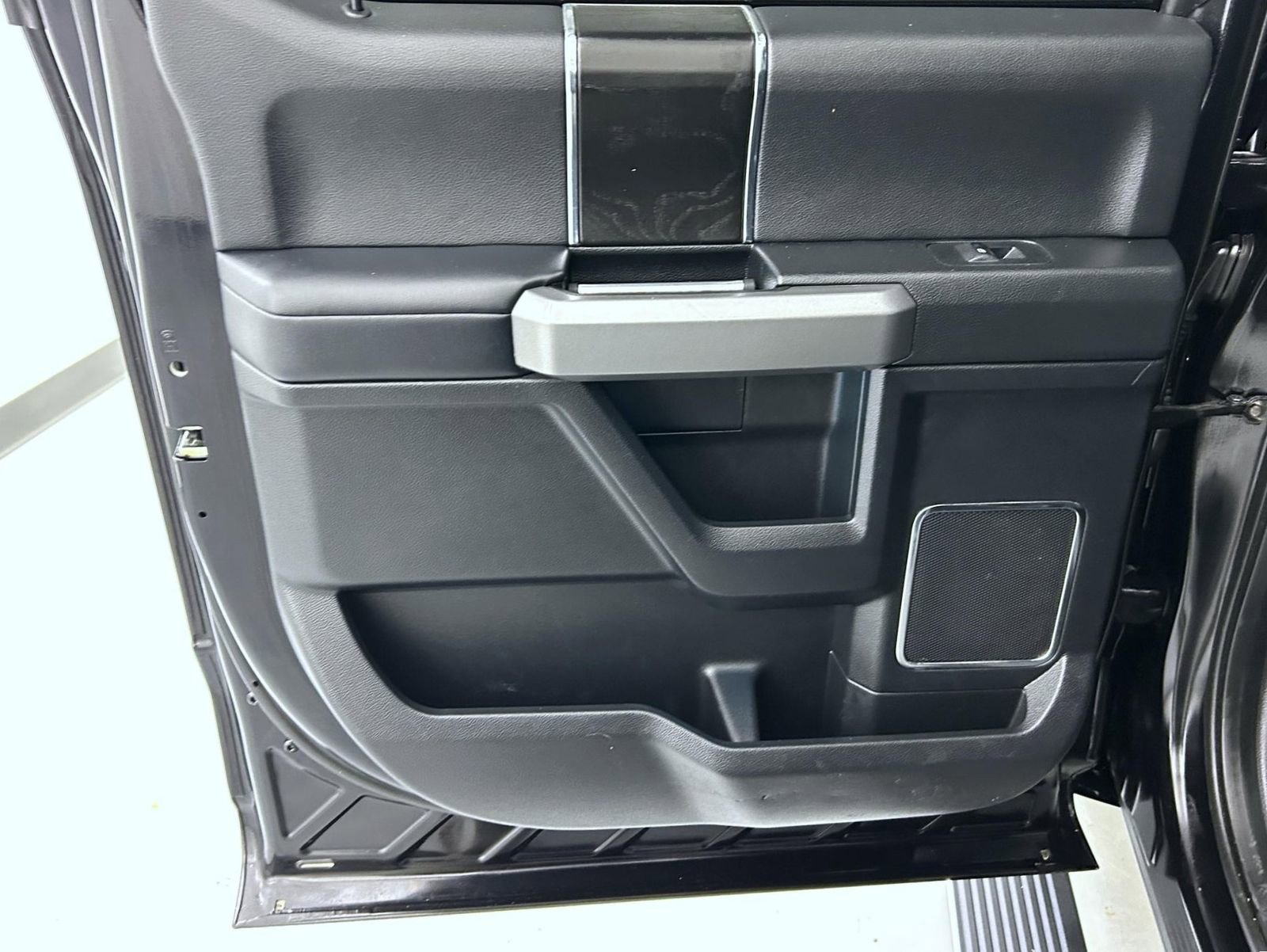 Used 2019 Ford F350 Platinum w/ Platinum Ultimate Package image 21