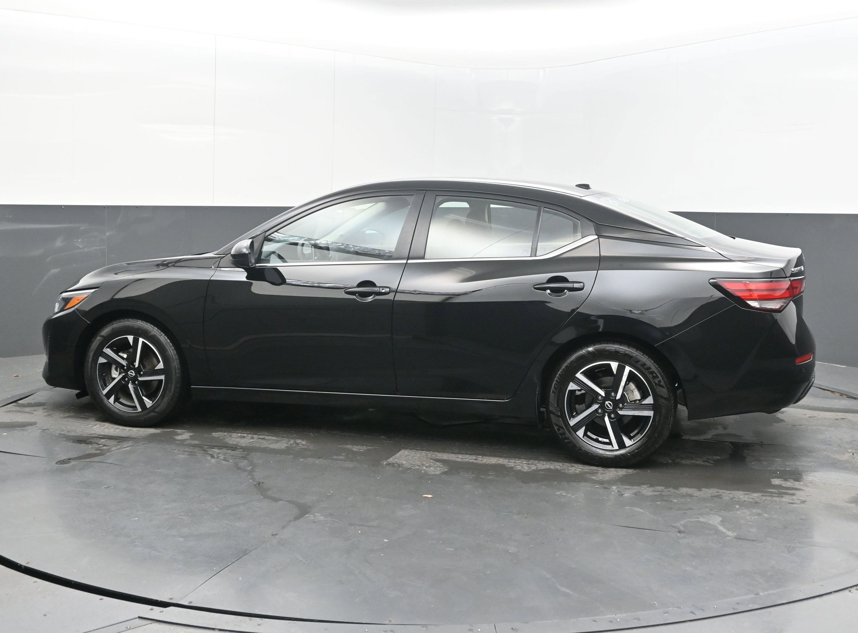 Used 2025 Nissan Sentra SV FWD image 7
