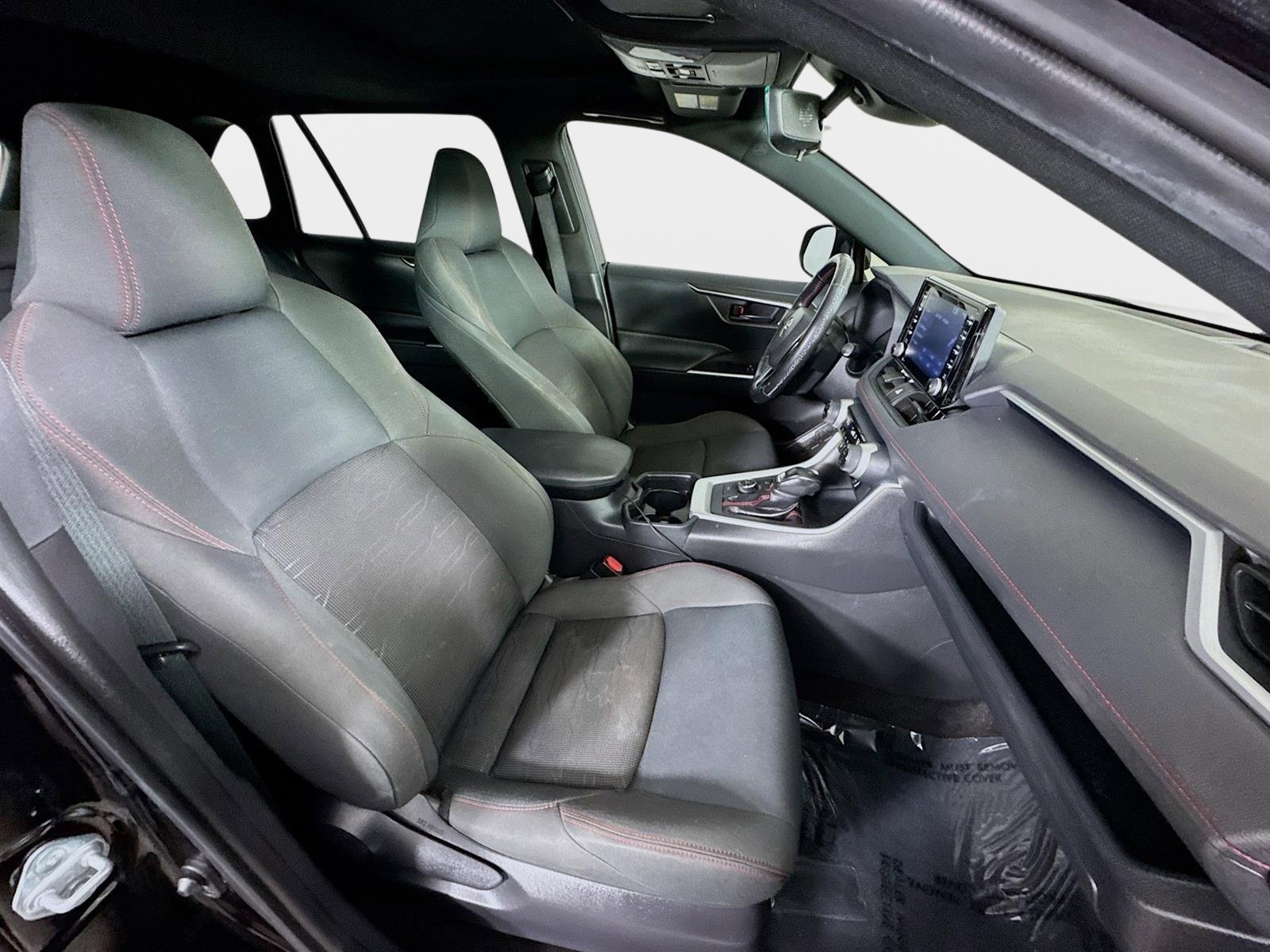 Used 2021 Toyota RAV4 SE w/ Weather & Moonroof Package AWD/4WD image 29