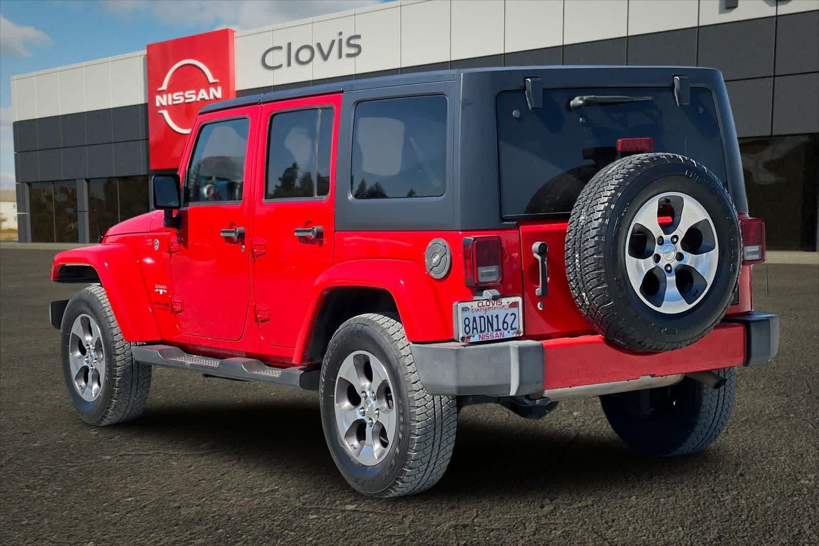 Used 2018 Jeep Wrangler Unlimited Sahara AWD/4WD image 7