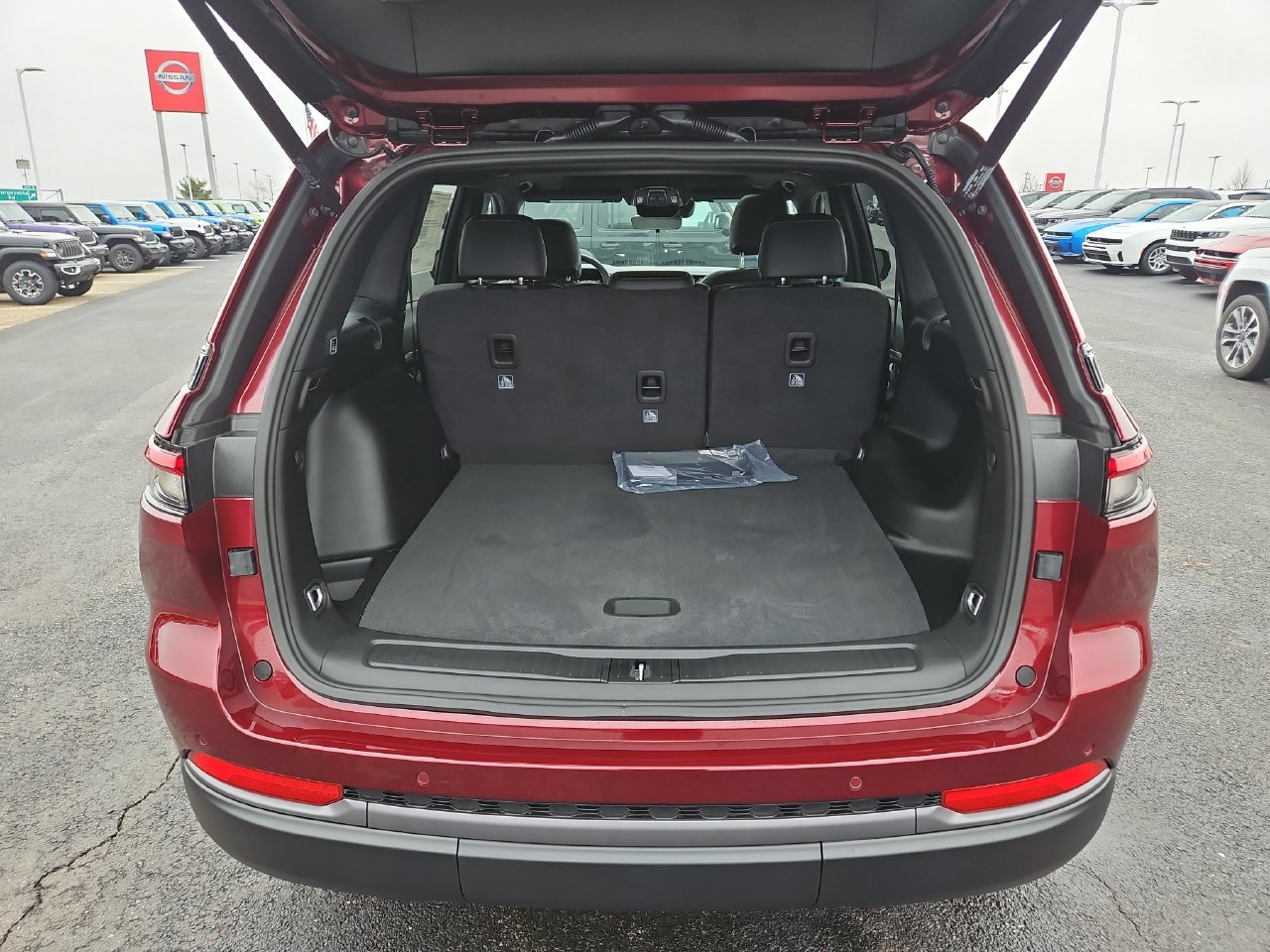 New 2026 Jeep Grand Cherokee Altitude AWD/4WD image 11