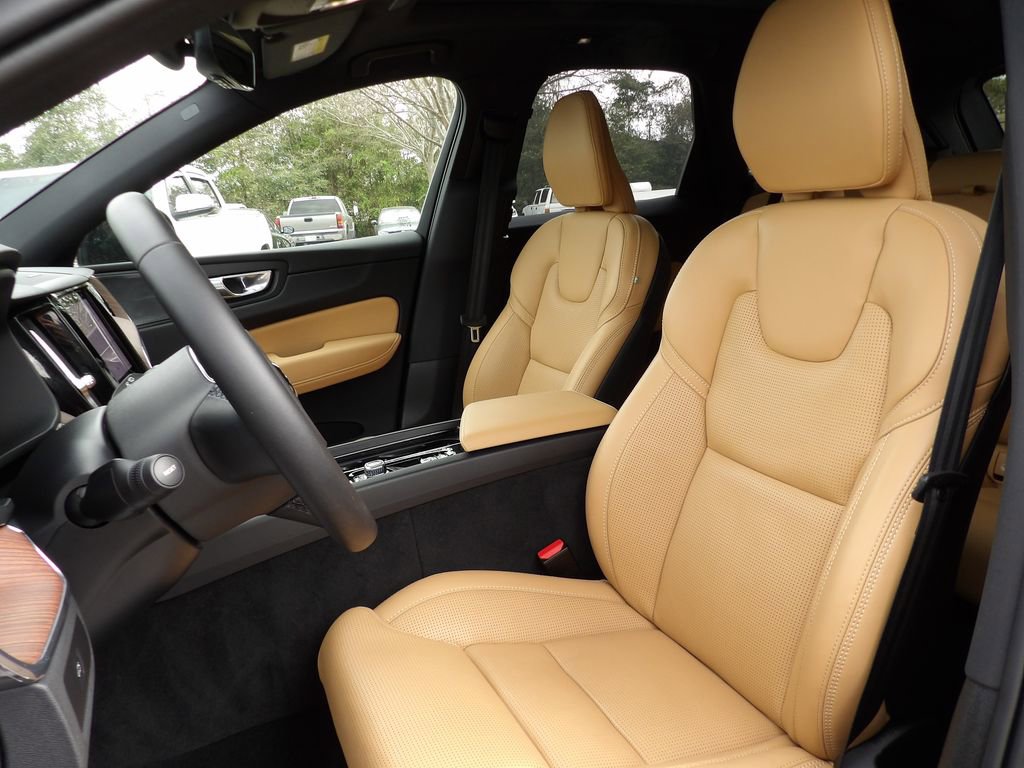 Certified 2024 Volvo XC60 B5 Ultimate w/ Protection Package Premier image 15