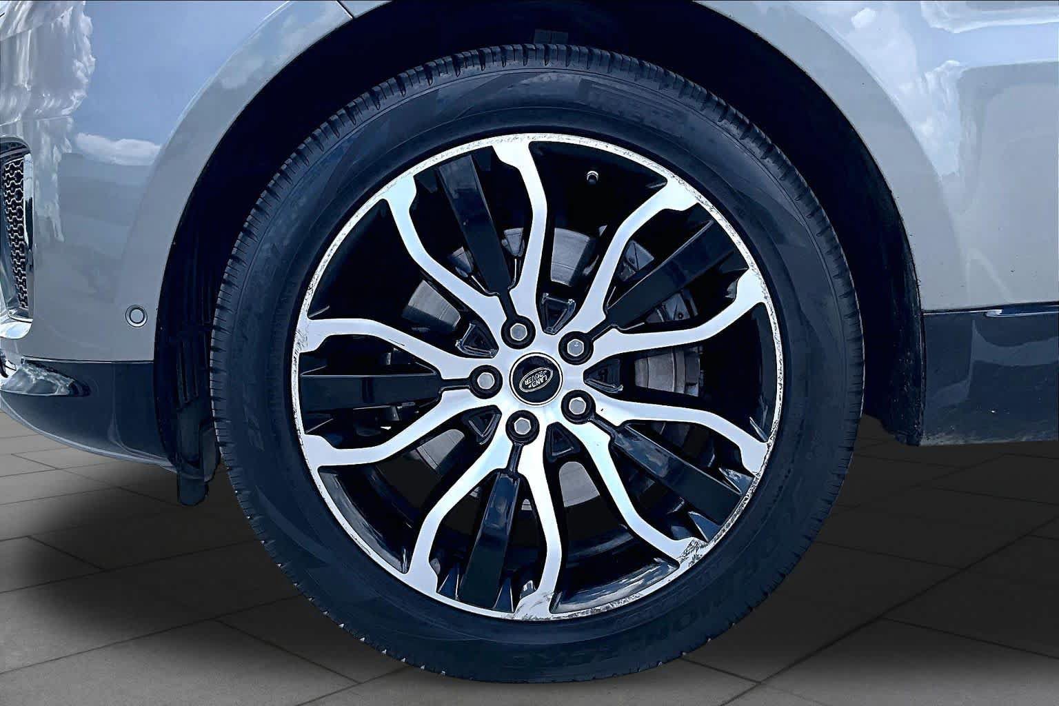 Used 2019 Land Rover Range Rover Sport HSE AWD/4WD image 10