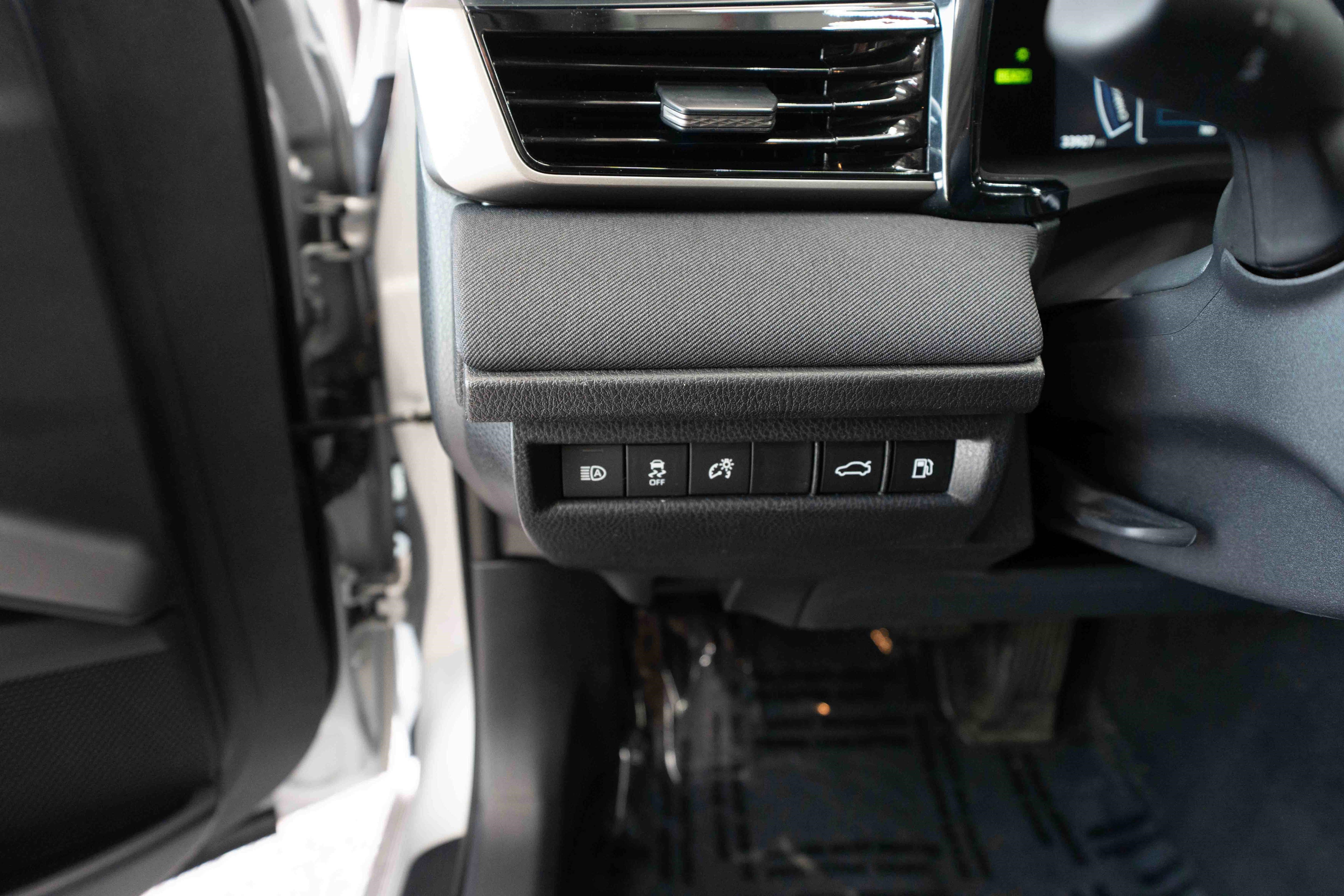 Used 2025 Toyota Camry LE FWD image 11