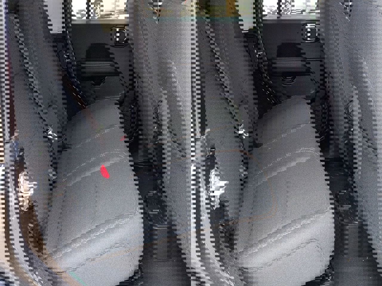 Used 2025 Jeep Wrangler Sahara image 24