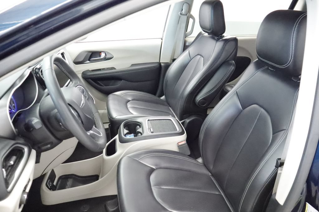 Certified 2023 Chrysler Pacifica Touring-L FWD image 24