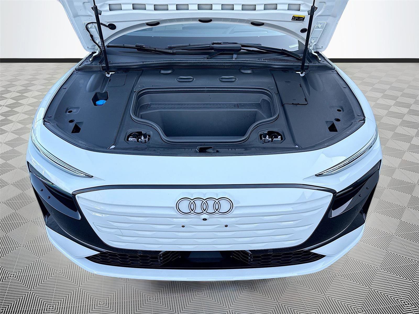 Certified 2025 Audi A6 e-tron Premium Plus w/ Premium Plus image 31