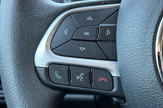 Used 2023 Jeep Renegade Latitude AWD/4WD image 37