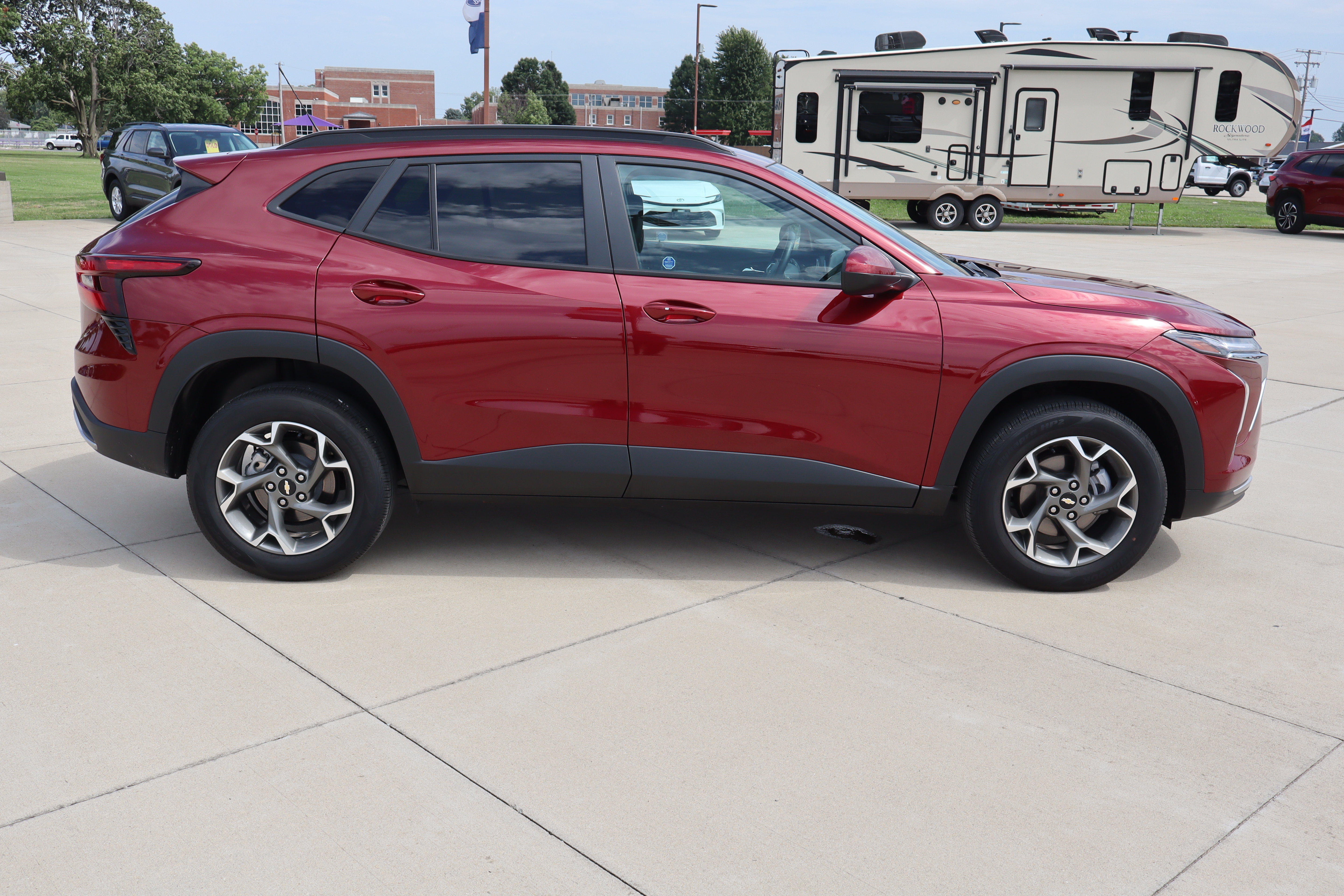 Used 2024 Chevrolet Trax LT w/ Driver Confidence Package FWD image 4