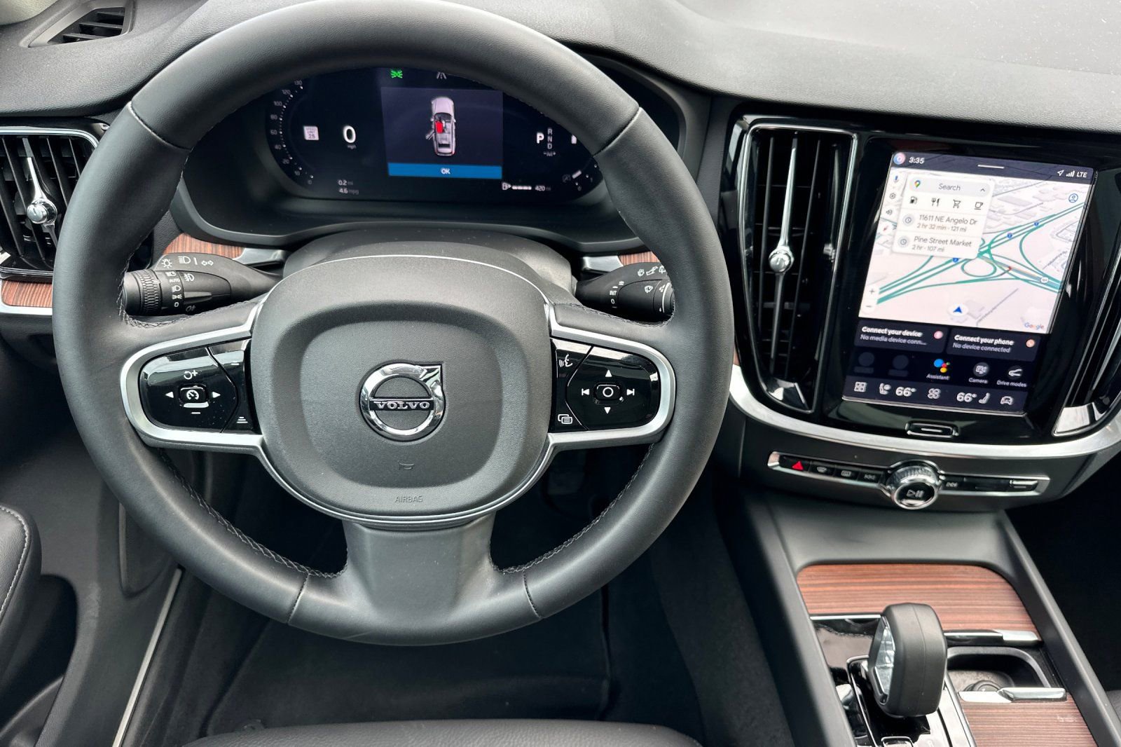 Used 2025 Volvo V60 B5 Cross Country Plus image 14