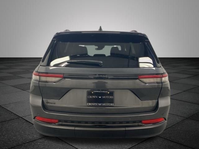 Used 2023 Jeep Grand Cherokee Altitude image 5