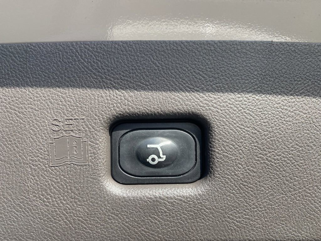 Used 2021 Lincoln Nautilus FWD w/ Equipment Group 101A image 10