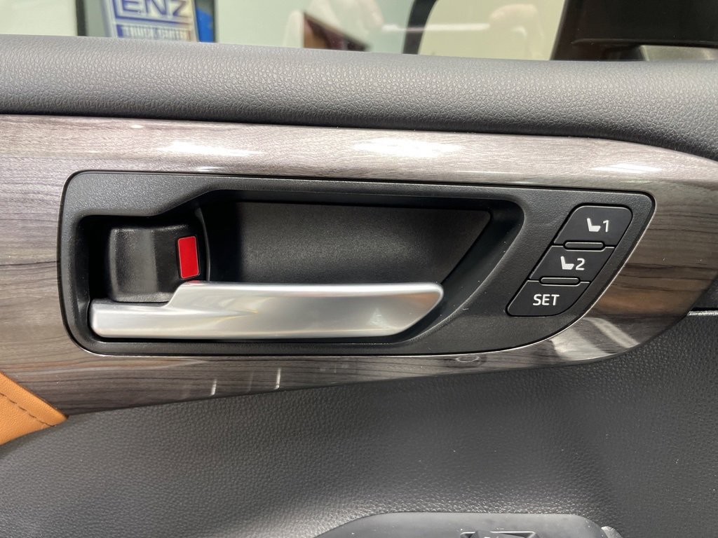 Used 2024 Toyota Highlander Platinum image 26