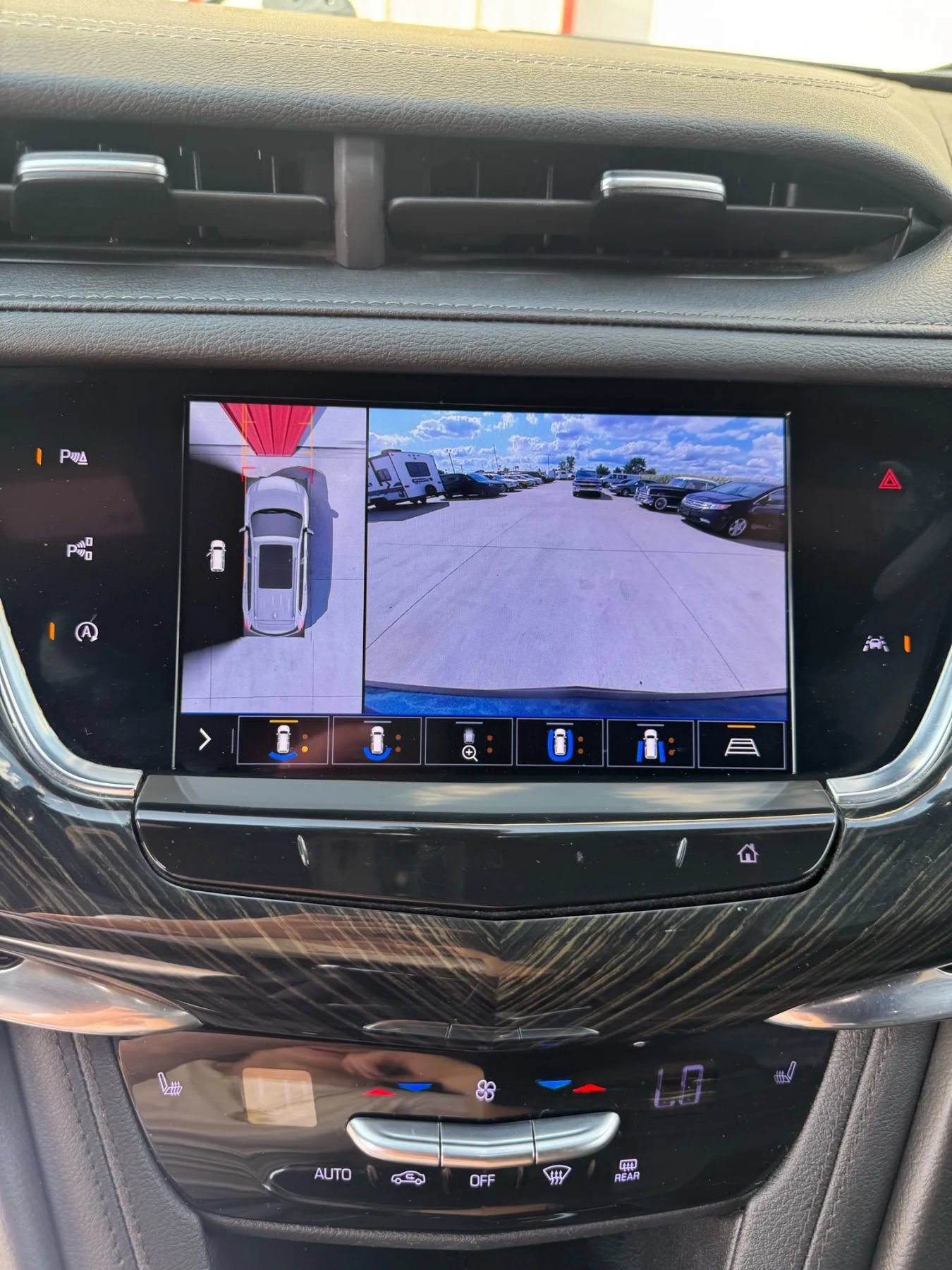 Used 2020 Cadillac XT6 Premium Luxury FWD image 12