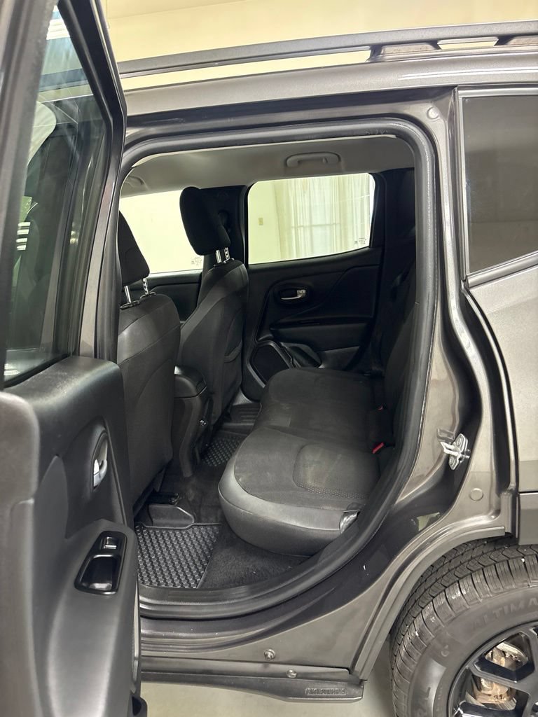 Used 2020 Jeep Renegade Altitude FWD image 20