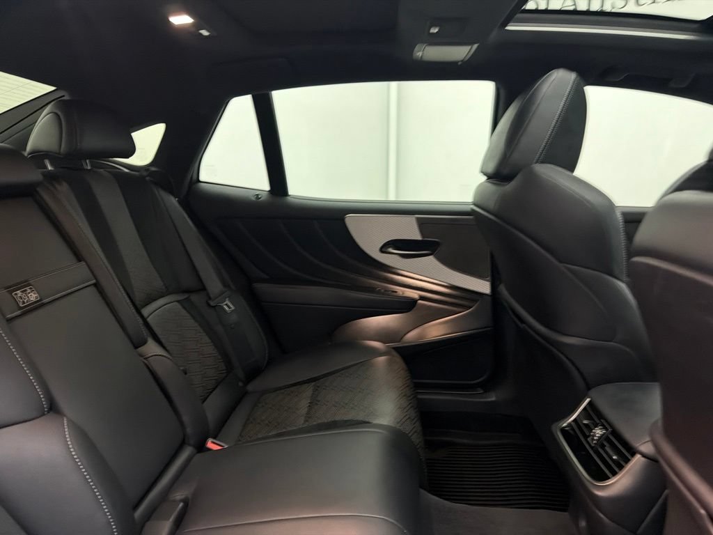 Used 2021 Lexus LS 500 F Sport w/ Accessory Package (Z2) RWD image 28