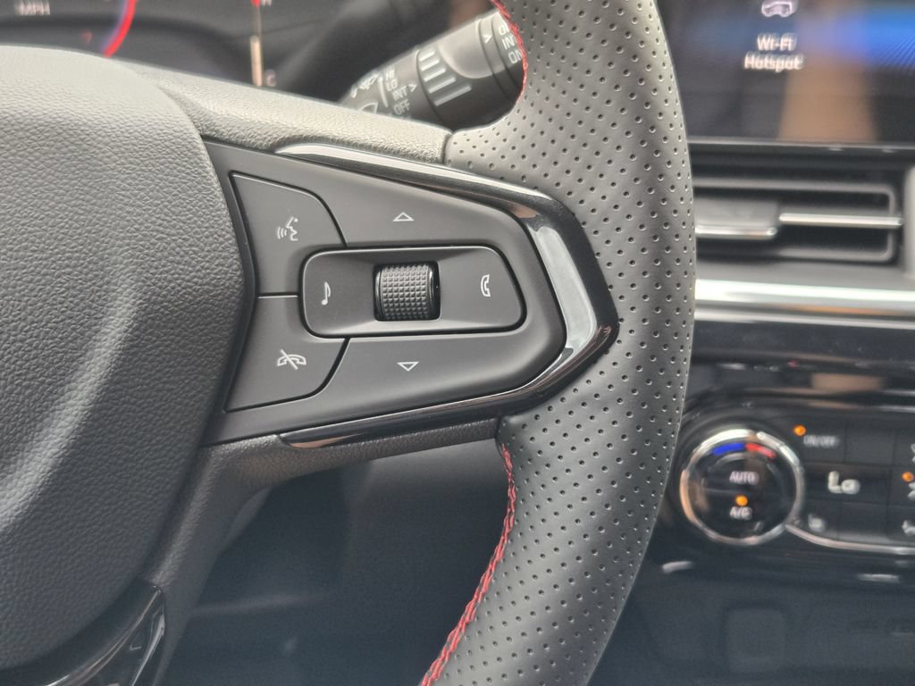 New 2026 Chevrolet Trax RS w/ Sunroof Package FWD image 32
