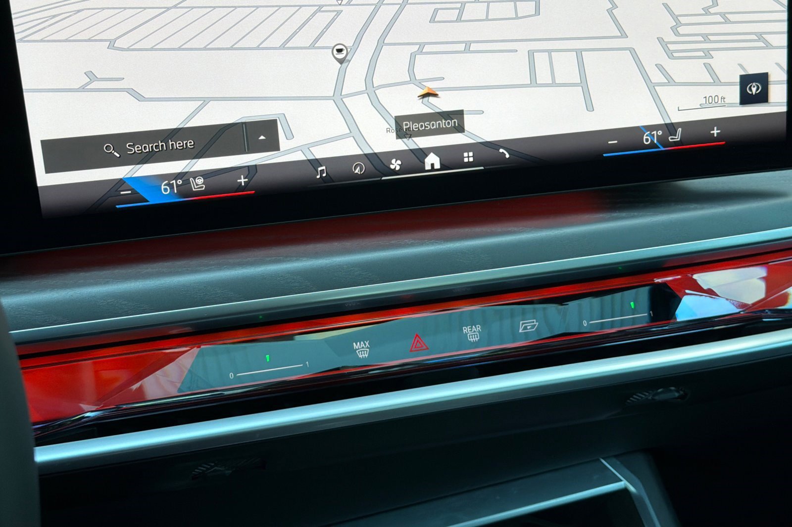 Certified 2023 BMW 740i image 27