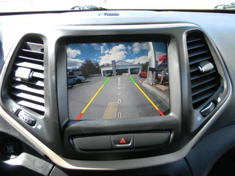 Used 2016 Jeep Cherokee Limited image 22
