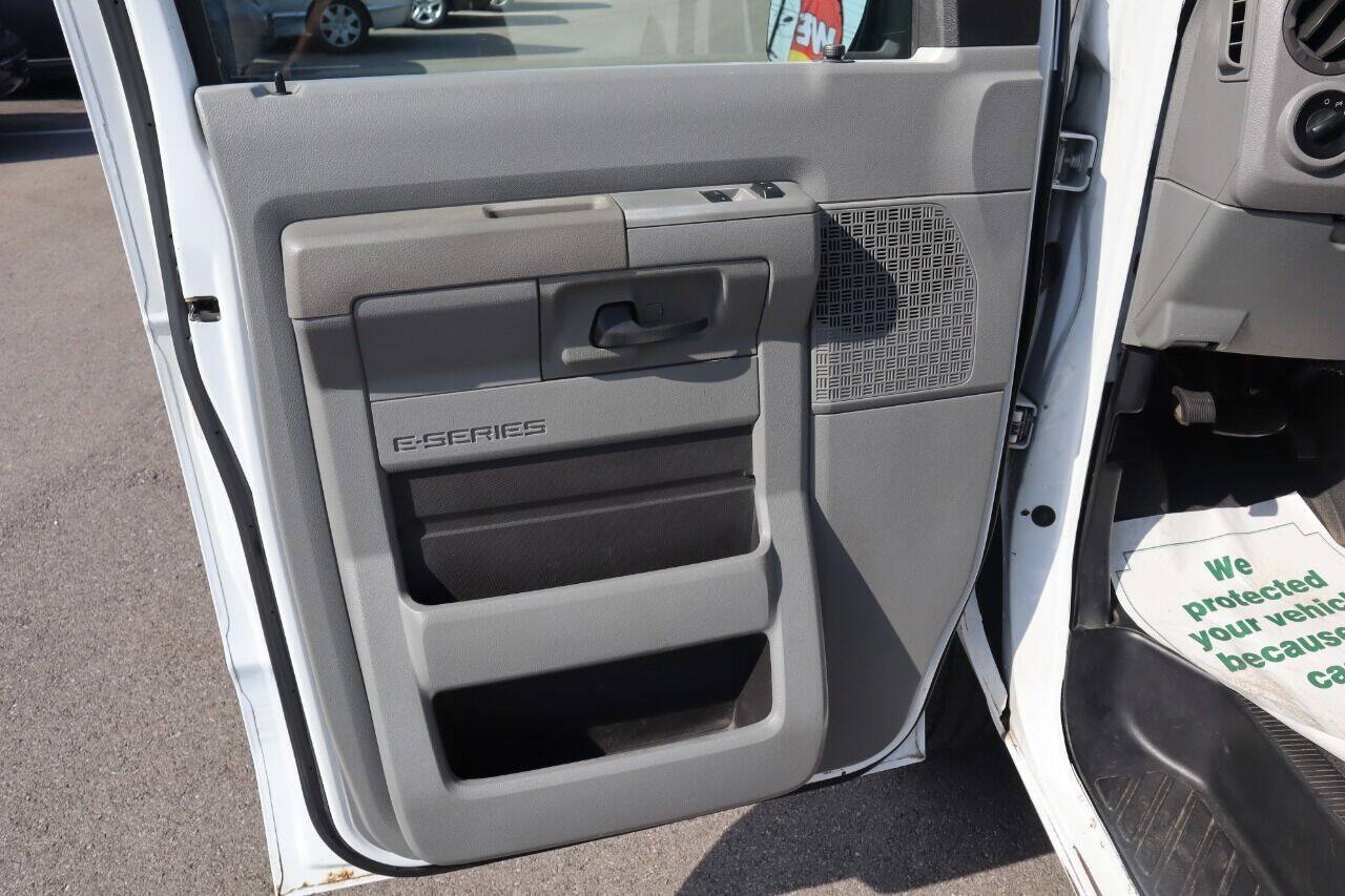 Used 2011 Ford E-250 and Econoline 250 w/ PWR Group RWD image 9
