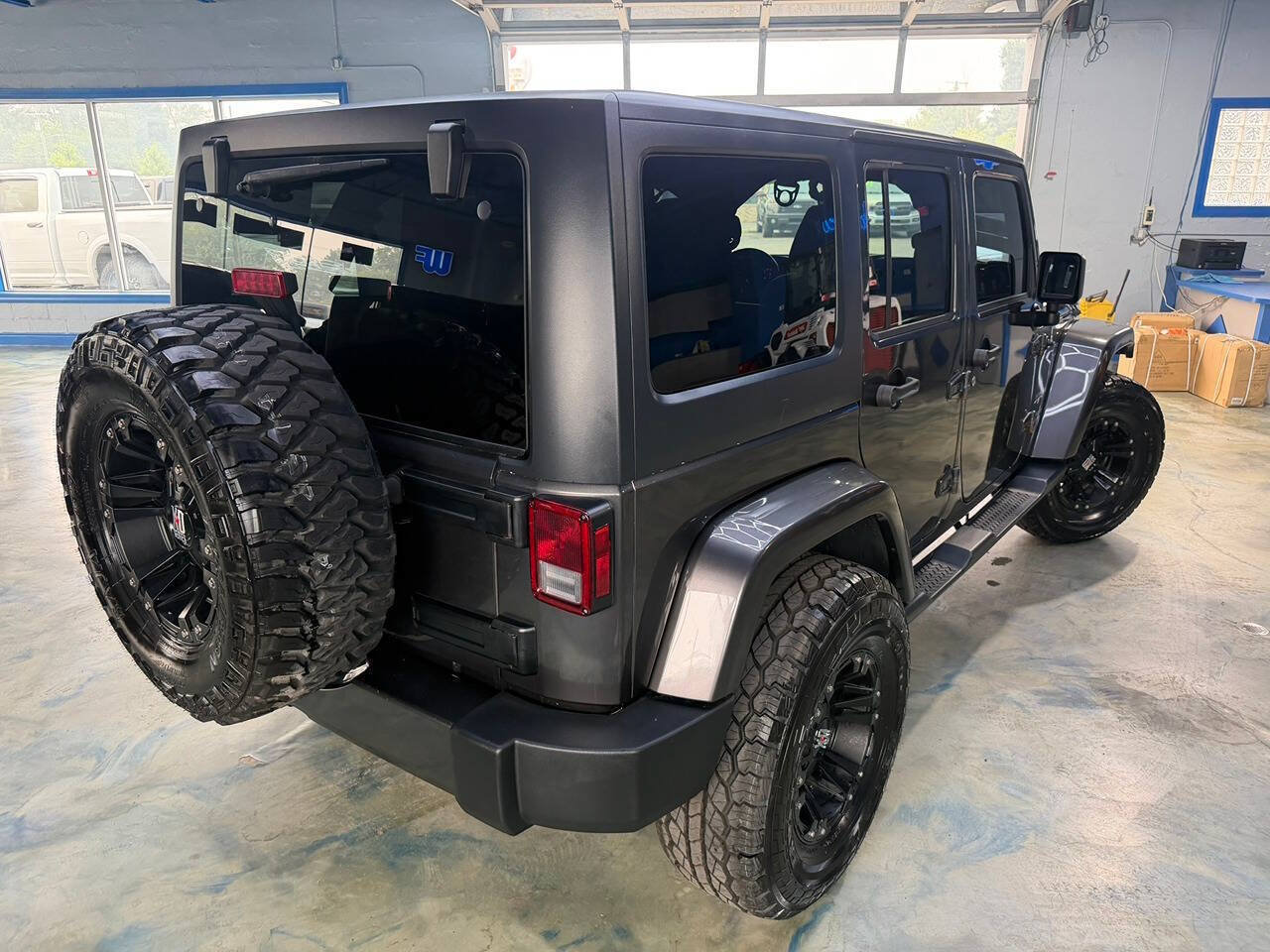 Used 2016 Jeep Wrangler Unlimited Sahara w/ Dual Top Group AWD/4WD image 7
