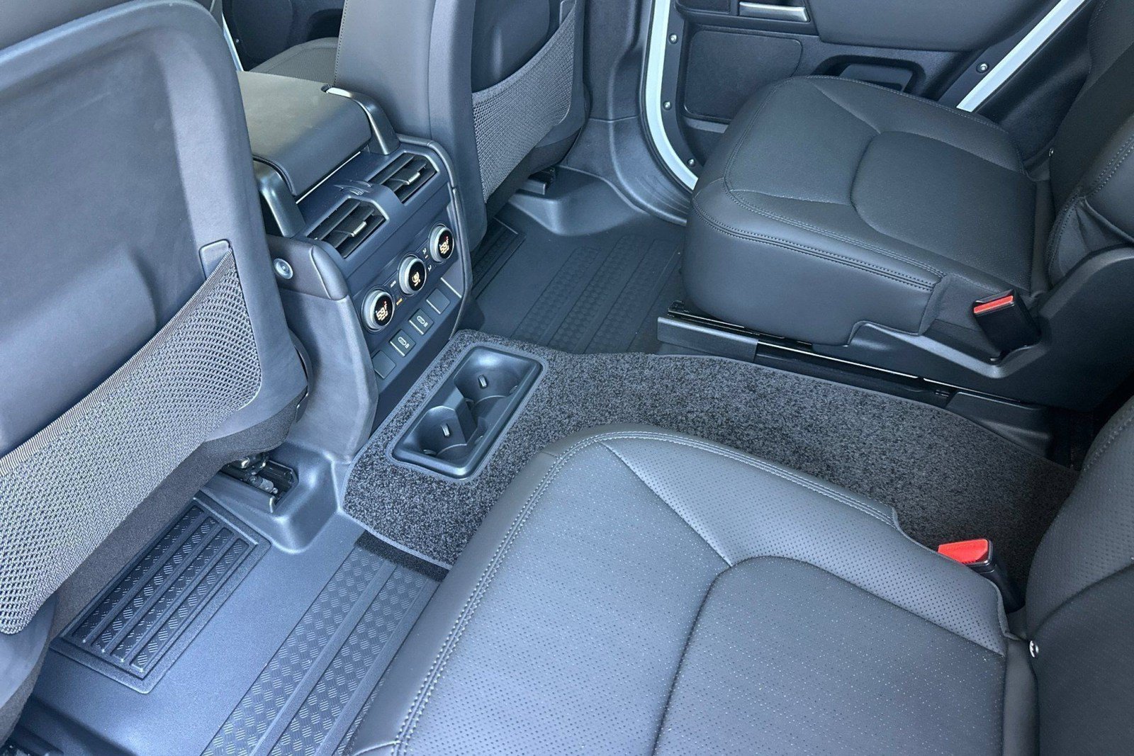 New 2026 Land Rover Defender 130 S AWD/4WD image 18