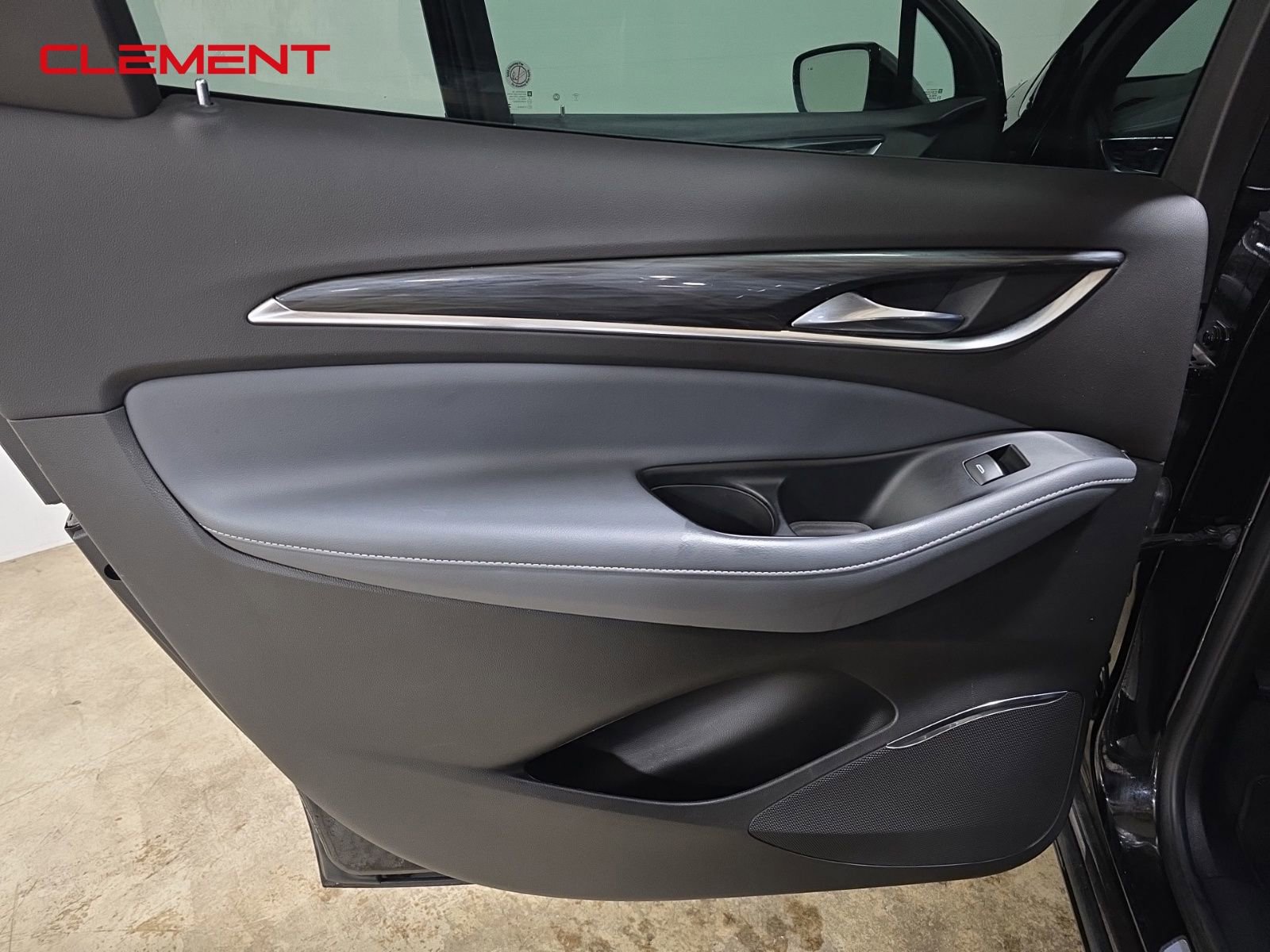 Used 2024 Buick Enclave Premium image 28