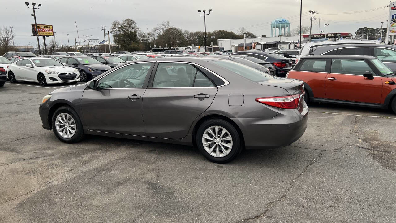 Used 2016 Toyota Camry LE image 10