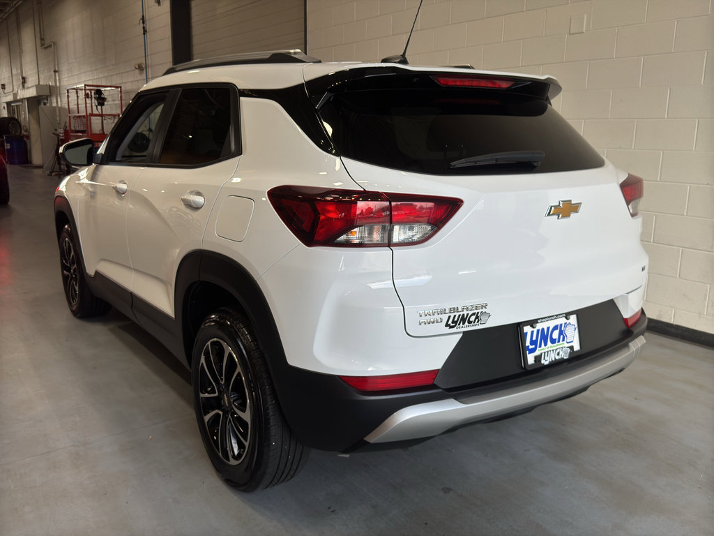 Used 2025 Chevrolet TrailBlazer LT AWD/4WD image 3