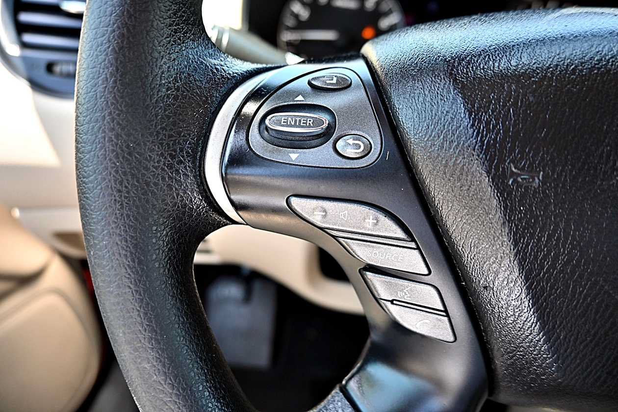 Used 2017 Nissan Pathfinder S FWD image 20