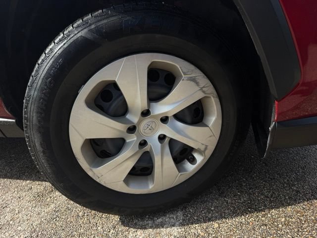 Used 2021 Toyota RAV4 LE FWD image 4