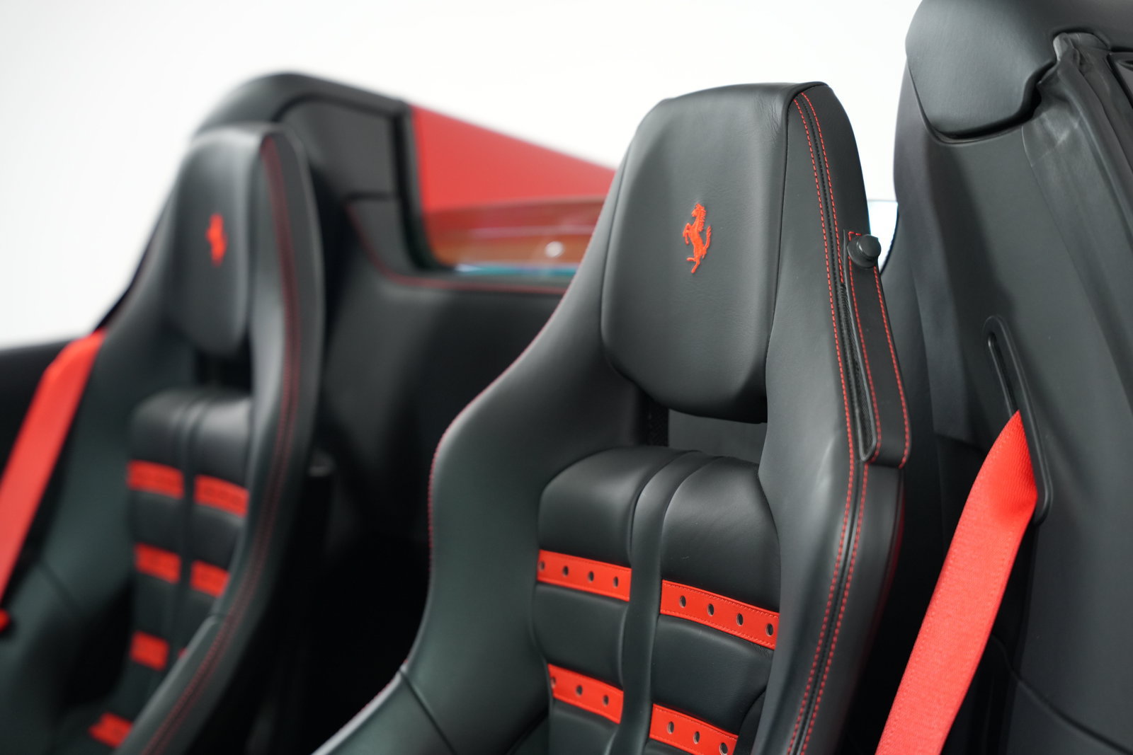 Used 2022 Ferrari F8 Spider RWD image 48