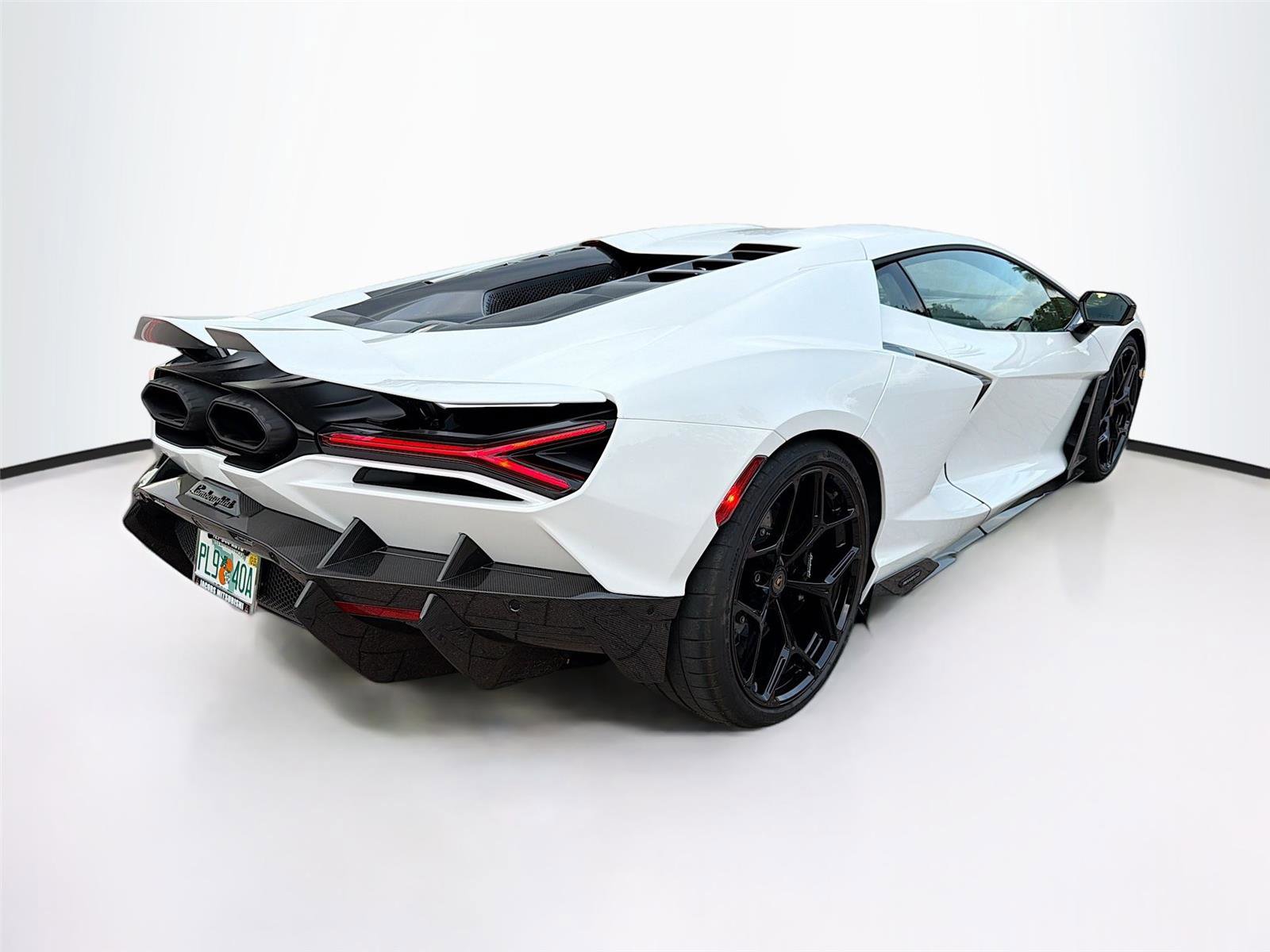 Used 2024 Lamborghini Revuelto image 10