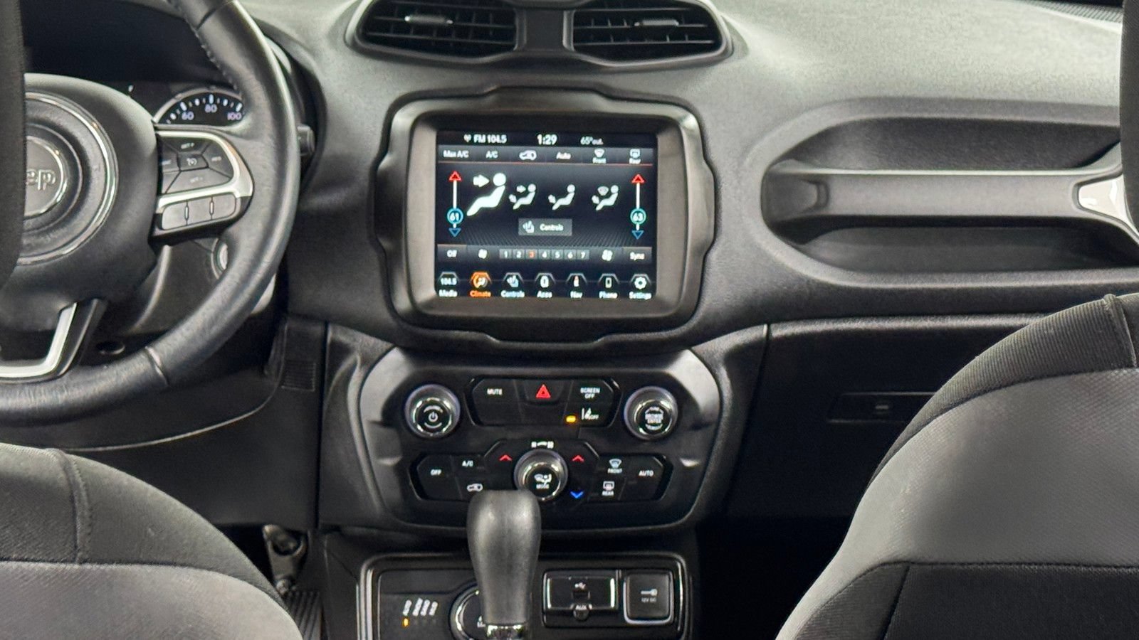 Used 2023 Jeep Renegade Latitude w/ Premium Group AWD/4WD image 16