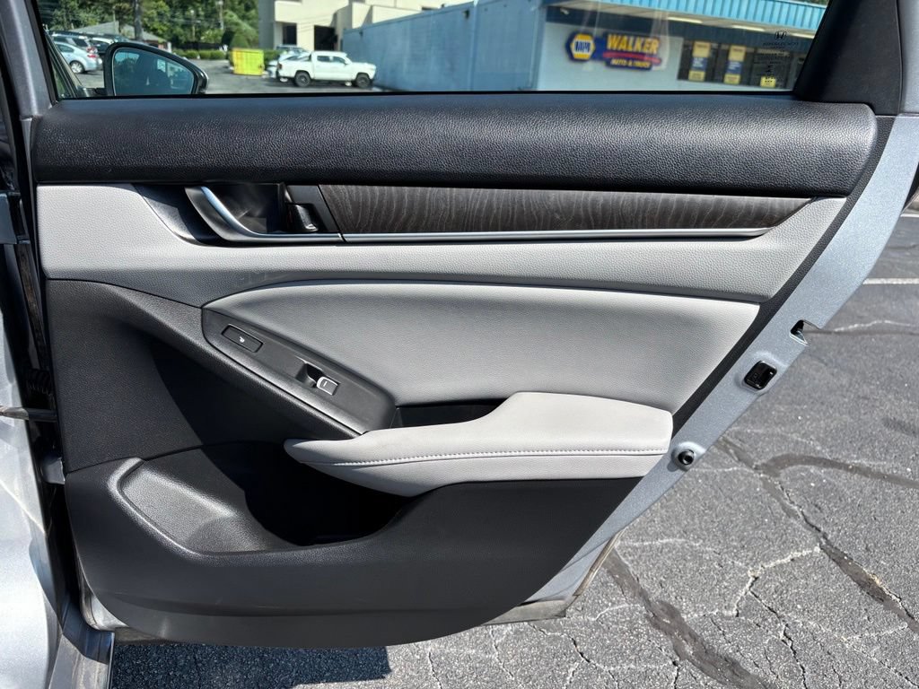 Used 2018 Honda Accord Touring image 24