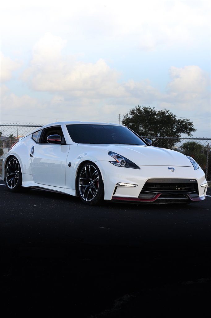 Used 2018 Nissan 370Z NISMO image 2
