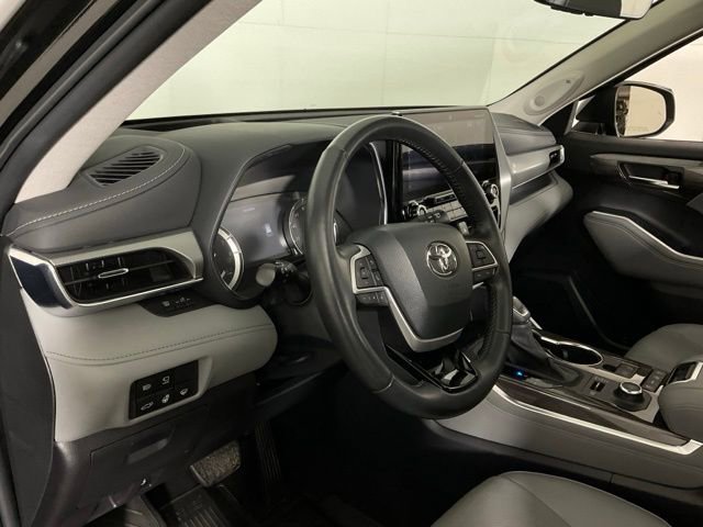 Used 2022 Toyota Highlander Platinum image 19