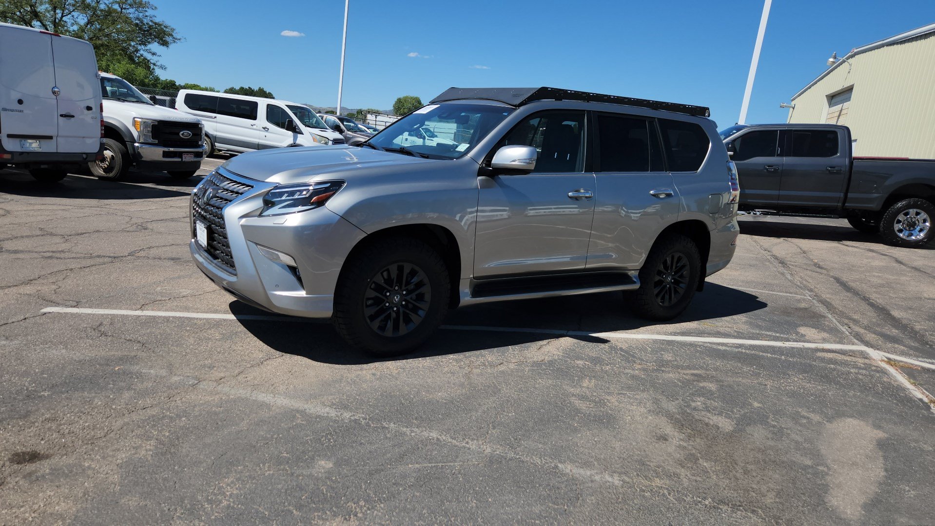 Used 2023 Lexus GX 460 Premium w/ Premium Package AWD/4WD image 3