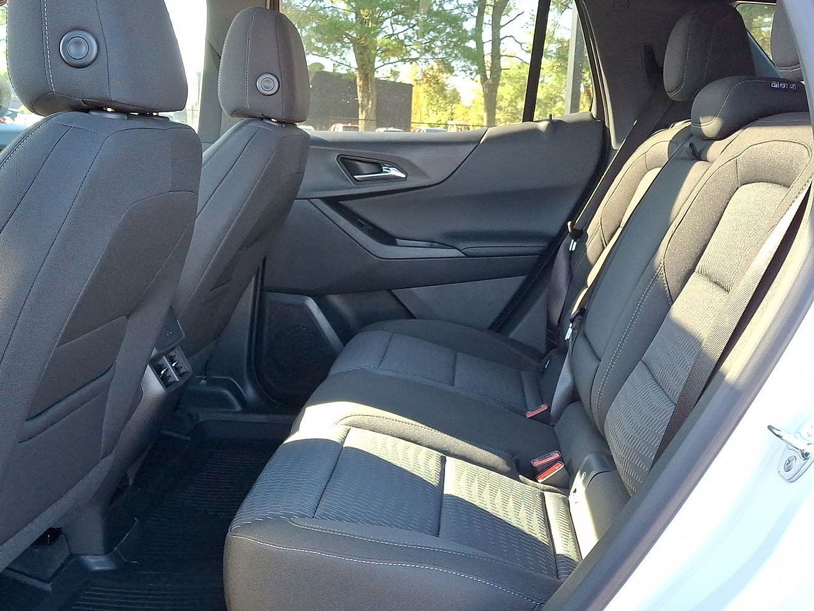 New 2027 Chevrolet Equinox LT w/ LPO, Floor Liner Package FWD image 19
