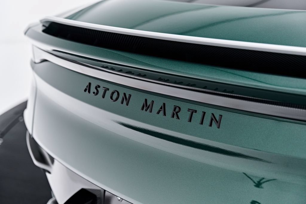 Used 2023 Aston Martin DBS Coupe RWD image 37