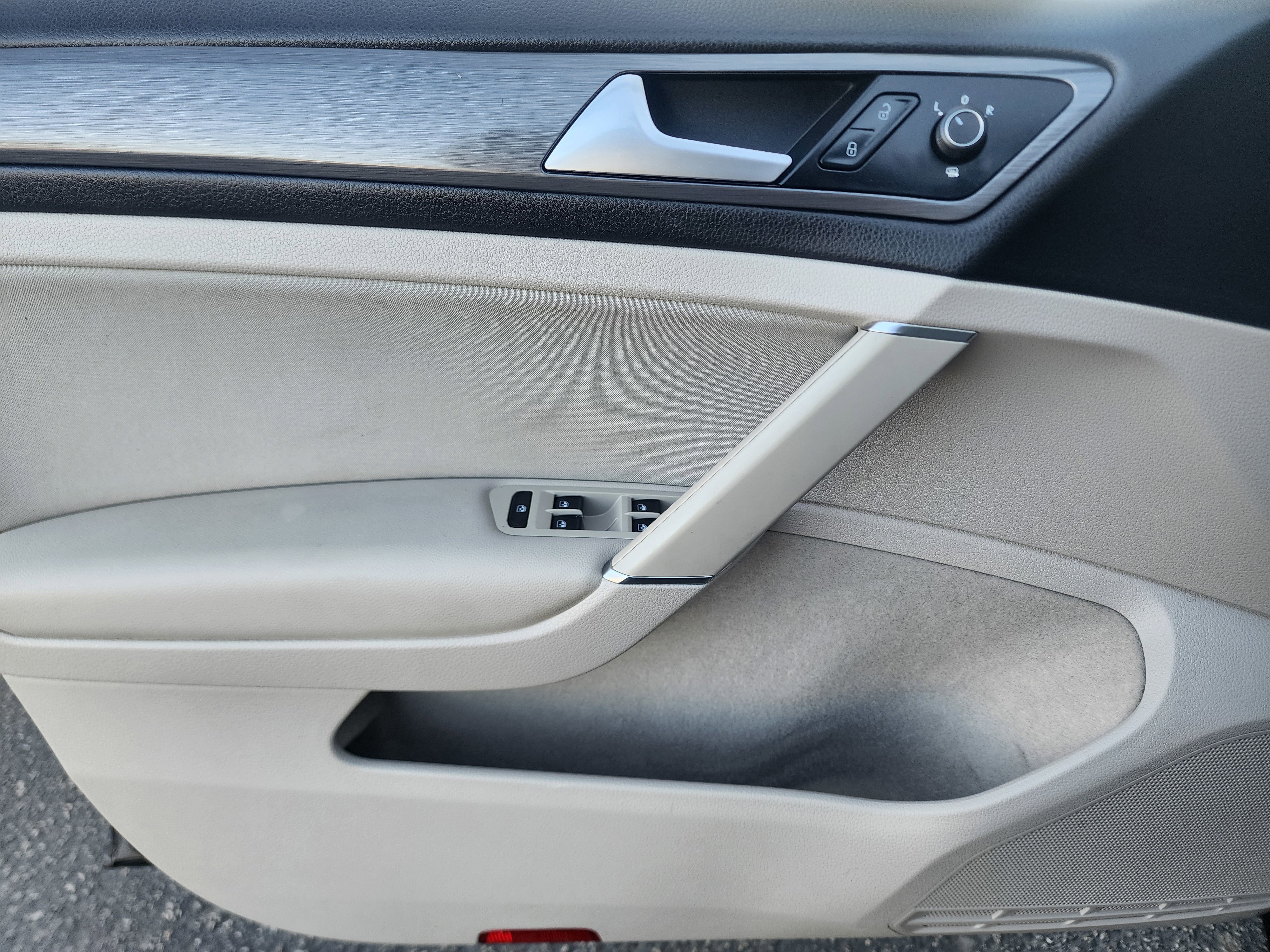 Used 2019 Volkswagen Golf S image 24